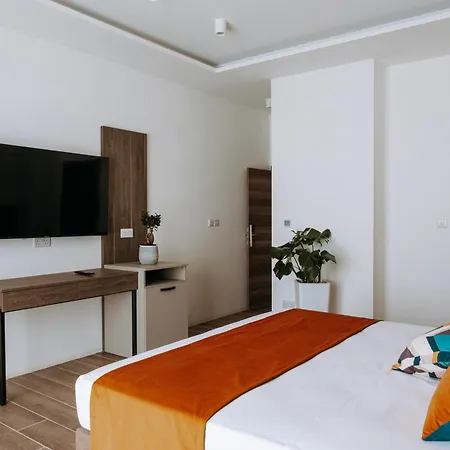 Blu Waters Boutique Hotel *